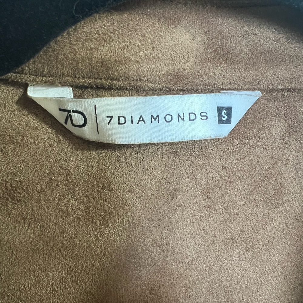 Stylish and versatile Brown Suede Button-Up Jacket - Picture 2 of 3